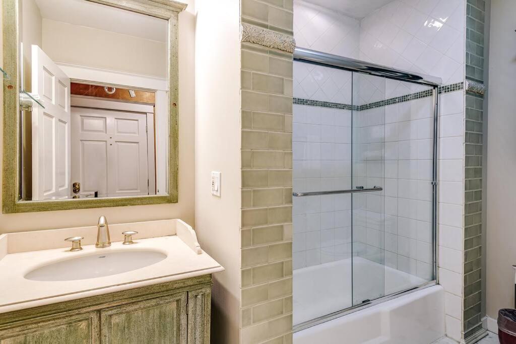 Historic And Unique Brownstone In Gold Coast - Downtown - 3 Appartement Chicago Buitenkant foto