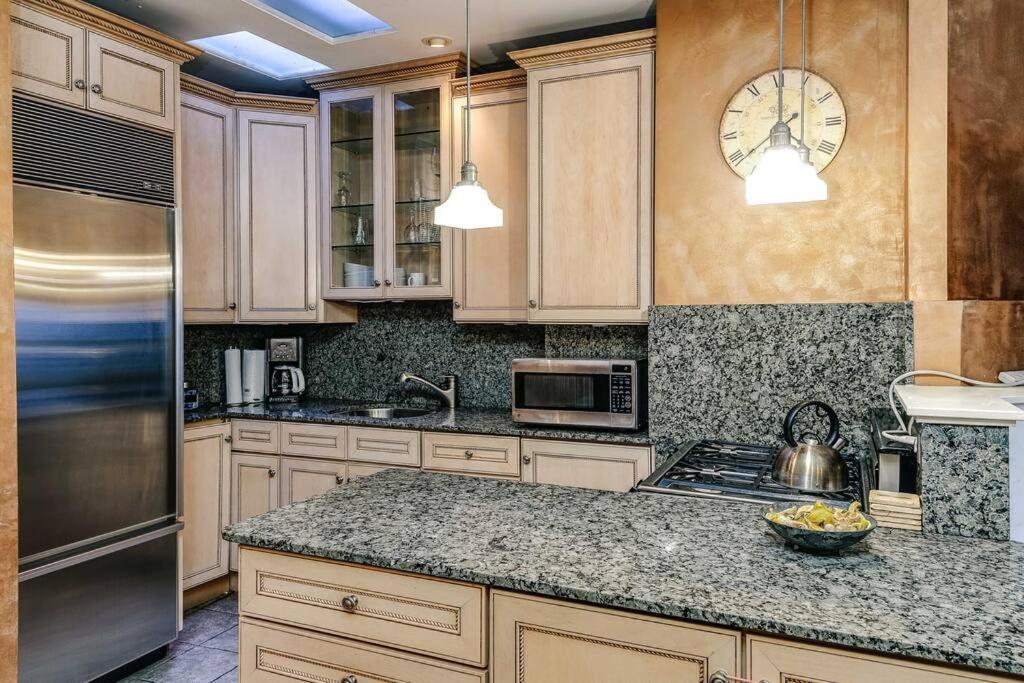 Historic And Unique Brownstone In Gold Coast - Downtown - 3 Appartement Chicago Buitenkant foto