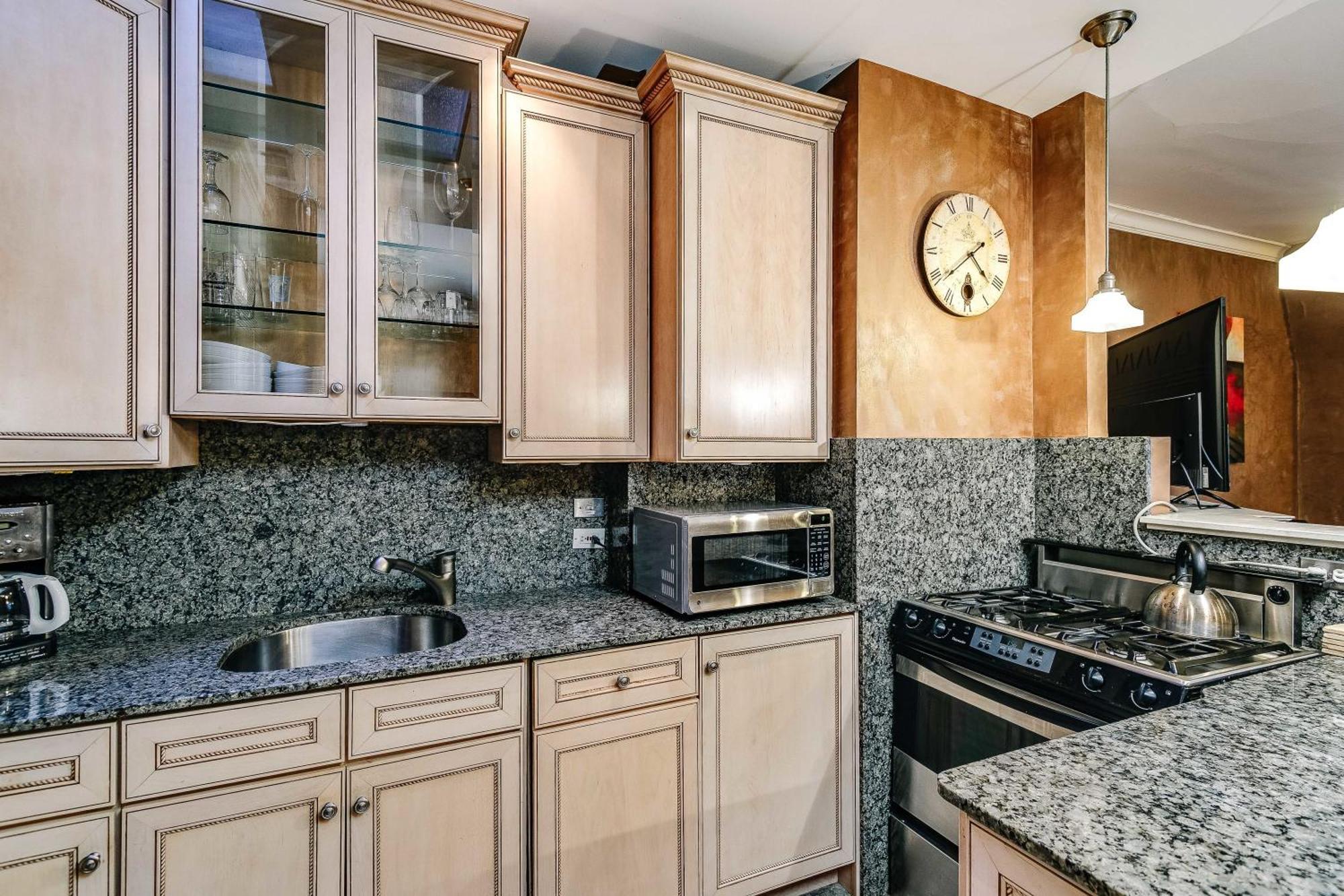 Historic And Unique Brownstone In Gold Coast - Downtown - 3 Appartement Chicago Buitenkant foto